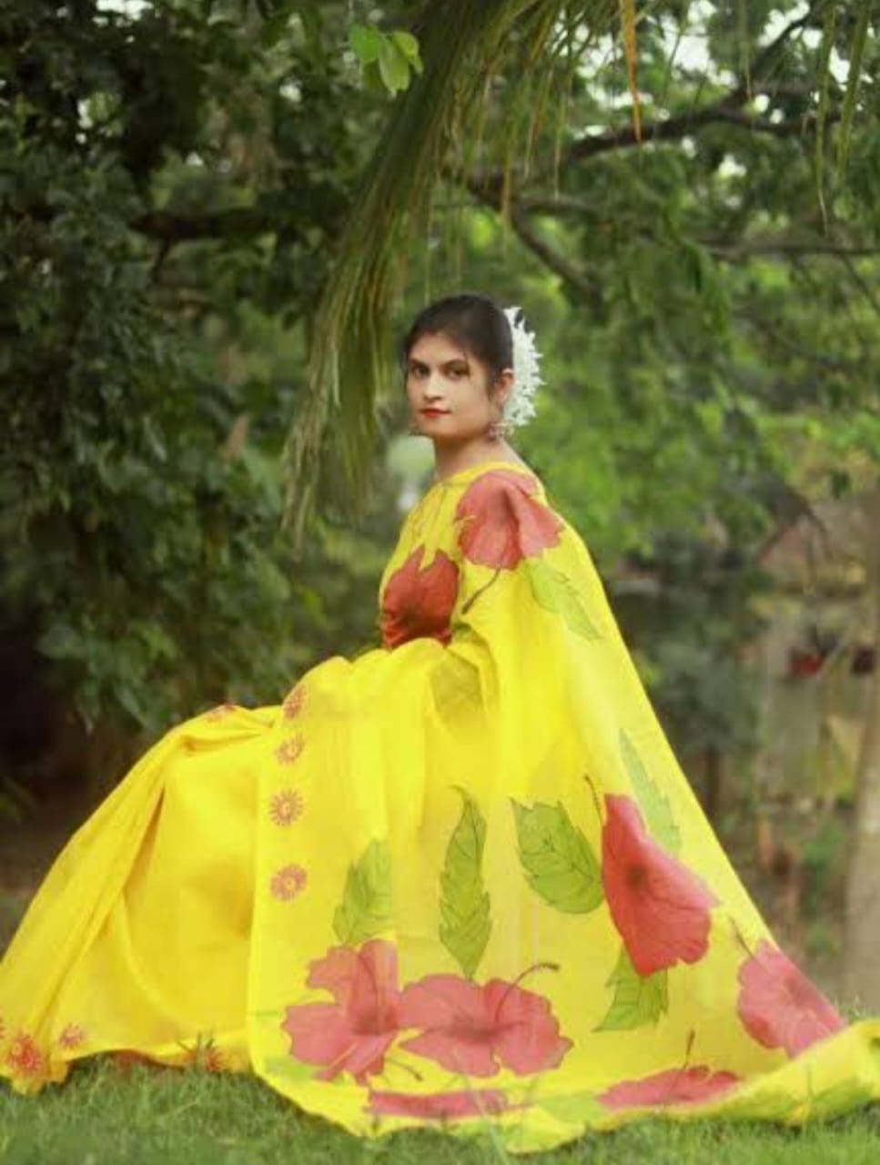 Half Silk Hand Painted Saree (Hand Print Tuli Work) đ¨